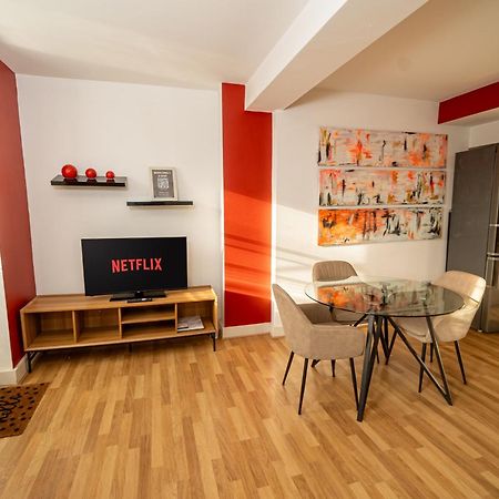 Cozy And Modern 2-Bed Apartment Суонси Экстерьер фото