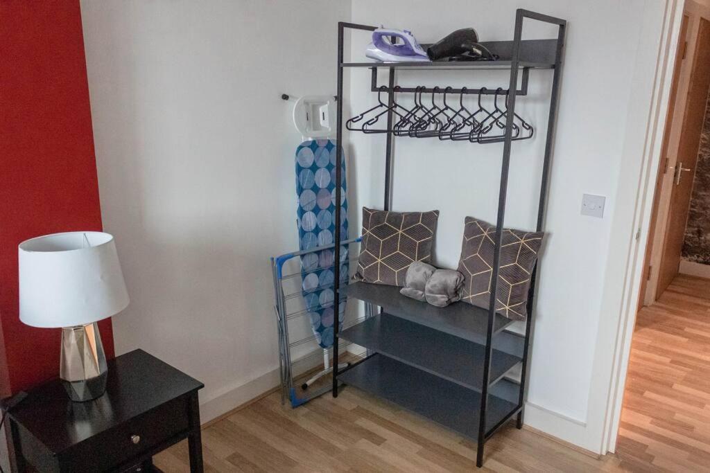 Cozy And Modern 2-Bed Apartment Суонси Экстерьер фото