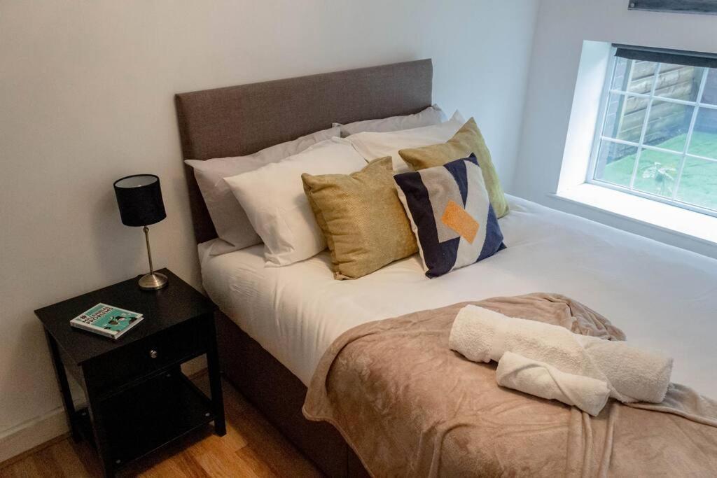 Cozy And Modern 2-Bed Apartment Суонси Экстерьер фото
