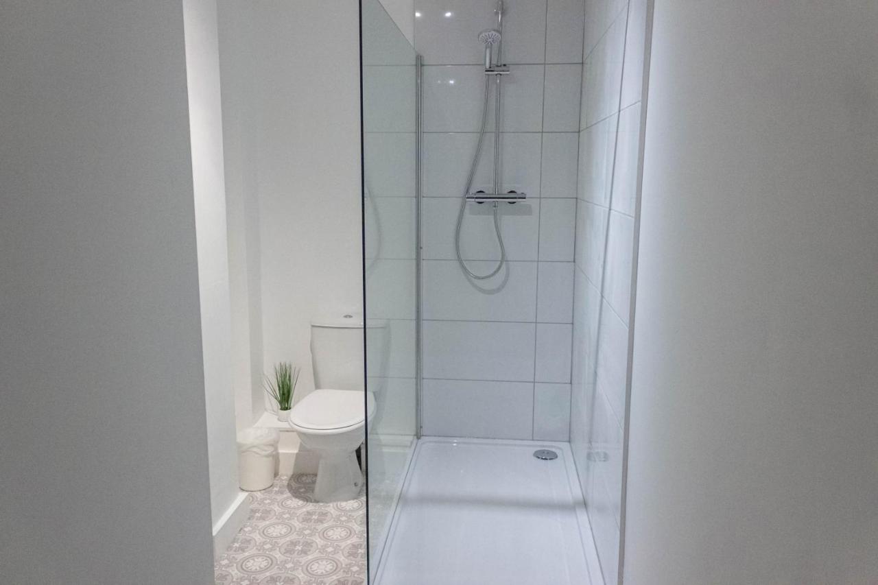 Cozy And Modern 2-Bed Apartment Суонси Экстерьер фото
