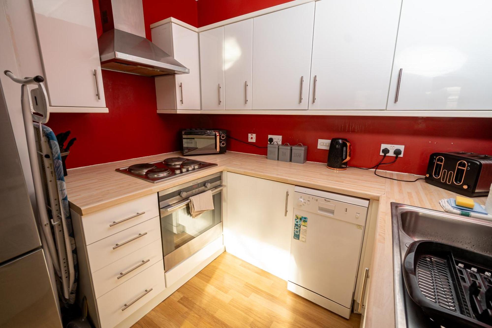 Cozy And Modern 2-Bed Apartment Суонси Экстерьер фото