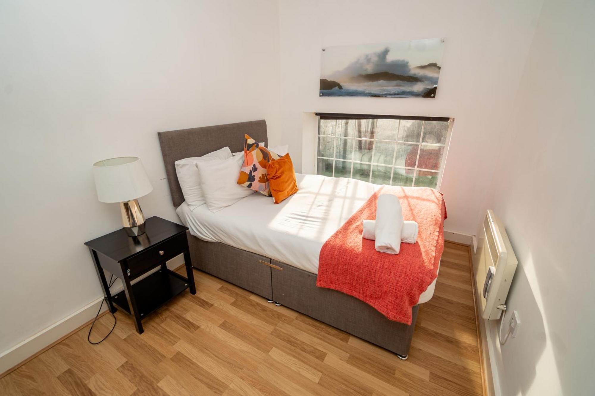 Cozy And Modern 2-Bed Apartment Суонси Экстерьер фото