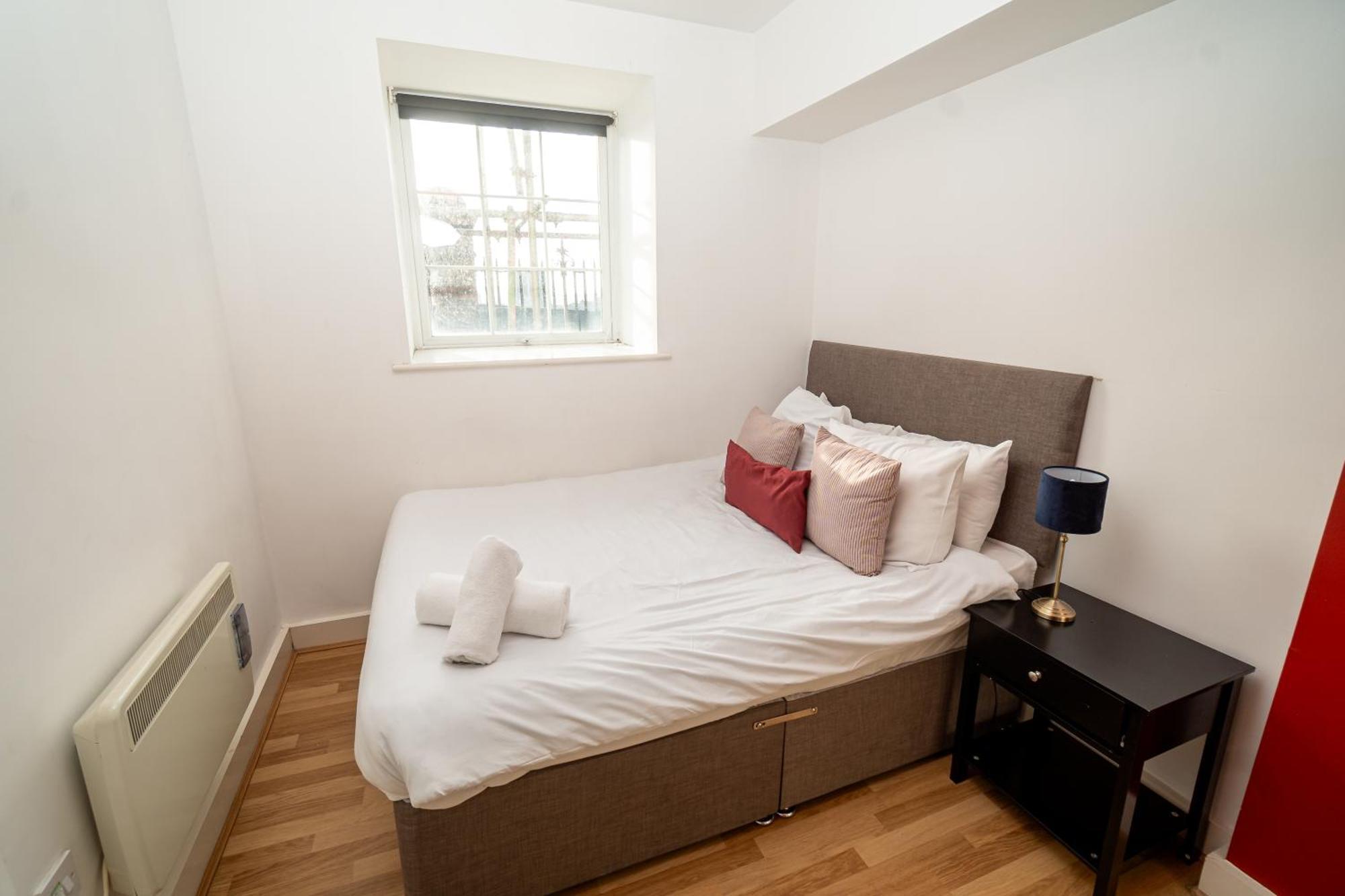 Cozy And Modern 2-Bed Apartment Суонси Экстерьер фото