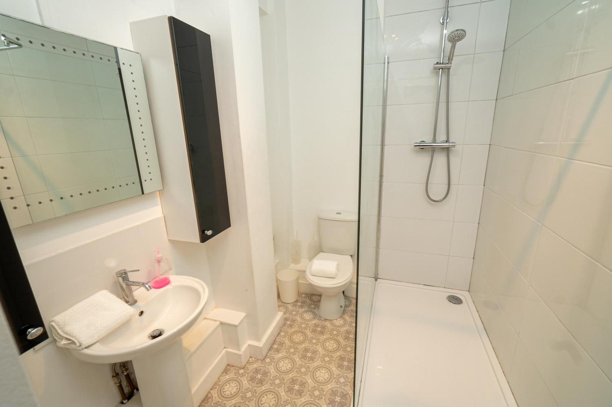 Cozy And Modern 2-Bed Apartment Суонси Экстерьер фото