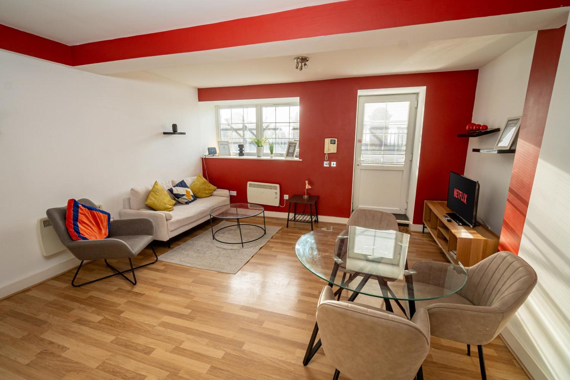 Cozy And Modern 2-Bed Apartment Суонси Экстерьер фото